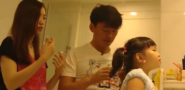 李菲儿|王宝强是妥妥的女儿奴，被女儿罚站还傻笑，为何离婚却选择了儿子