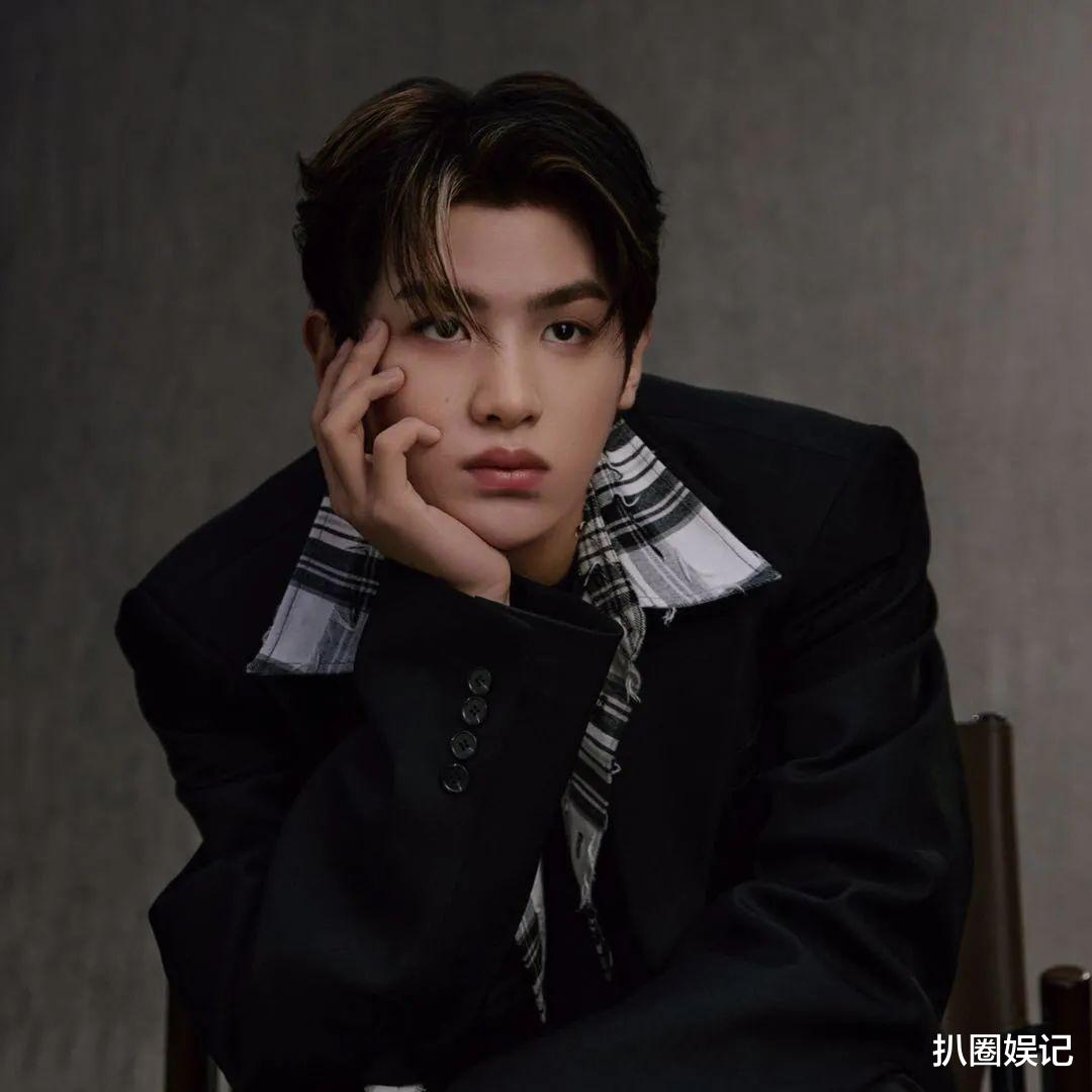 范上官|黄明昊因工作多喊累,乐华砍了他所有工作,让他处于停工状态