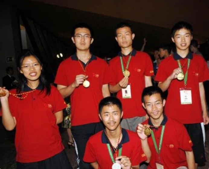 杨洋|北大“韦神”又出现在镜头前，颜值和气质大变，学生：可以出道了