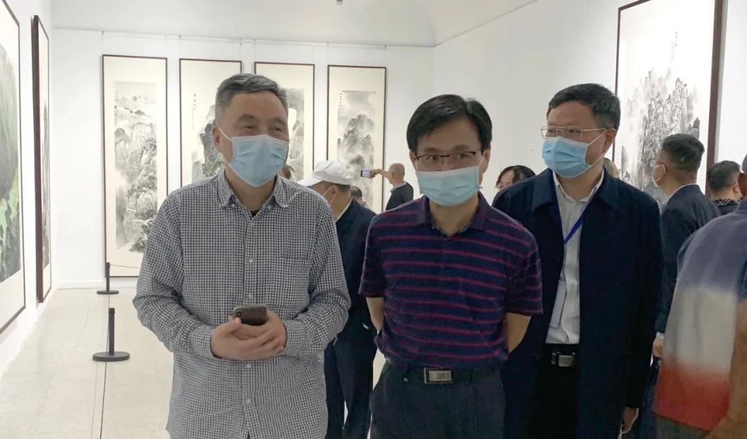 艺展中国 八位艺术家用艺术的神奇力量把“大美神农架”搬到了湖北美术馆
