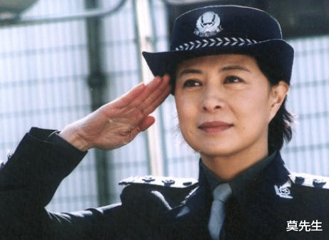 郁可唯|《你好李焕英》破23亿，刘佳演活贾玲母亲，60岁依旧是个美人