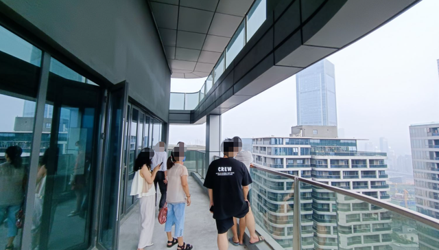 广州市|重庆江北嘴现最牛违章房，土豪打造空中宫殿，千万豪宅无人敢动？