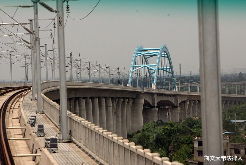 小凯说法 受害人疑似卧轨自杀,铁路运输企业证据不足仍需承担侵权责任