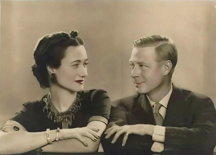 英国|爱德华八世42岁为爱退位，死前却要求见女王，无儿无女只能靠侄女