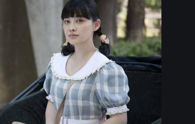 春晚|朱时茂当年在春晚表演小品，他身旁的女配如今火得一塌糊涂！