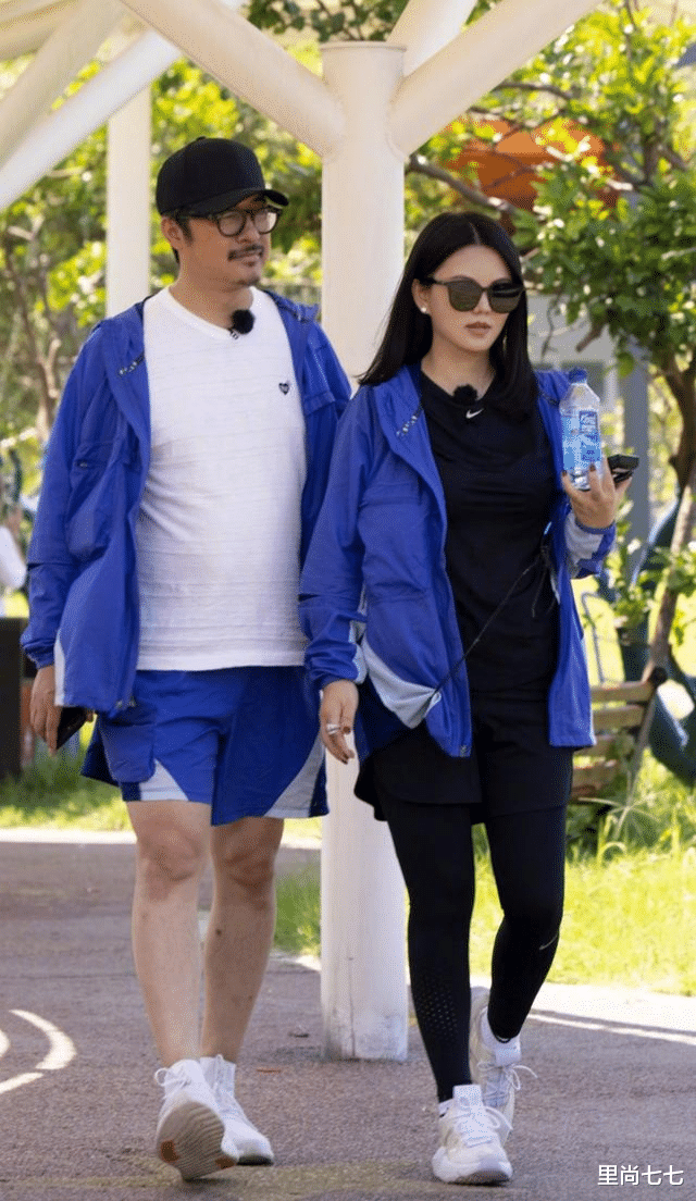 李湘|李湘母女三亚度假，11岁诗龄胖出新高度，体重直追妈妈走路霸气