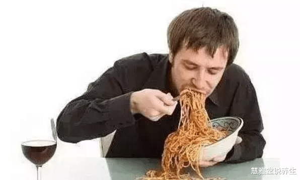 饮食|吃饭时的这几种不好习惯，容易伤害身体健康，看看你中招了吗？