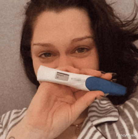 jessie j|一战成歌王，日后却东山难再起：患病禁嗓还流产，谁比结石姐更惨