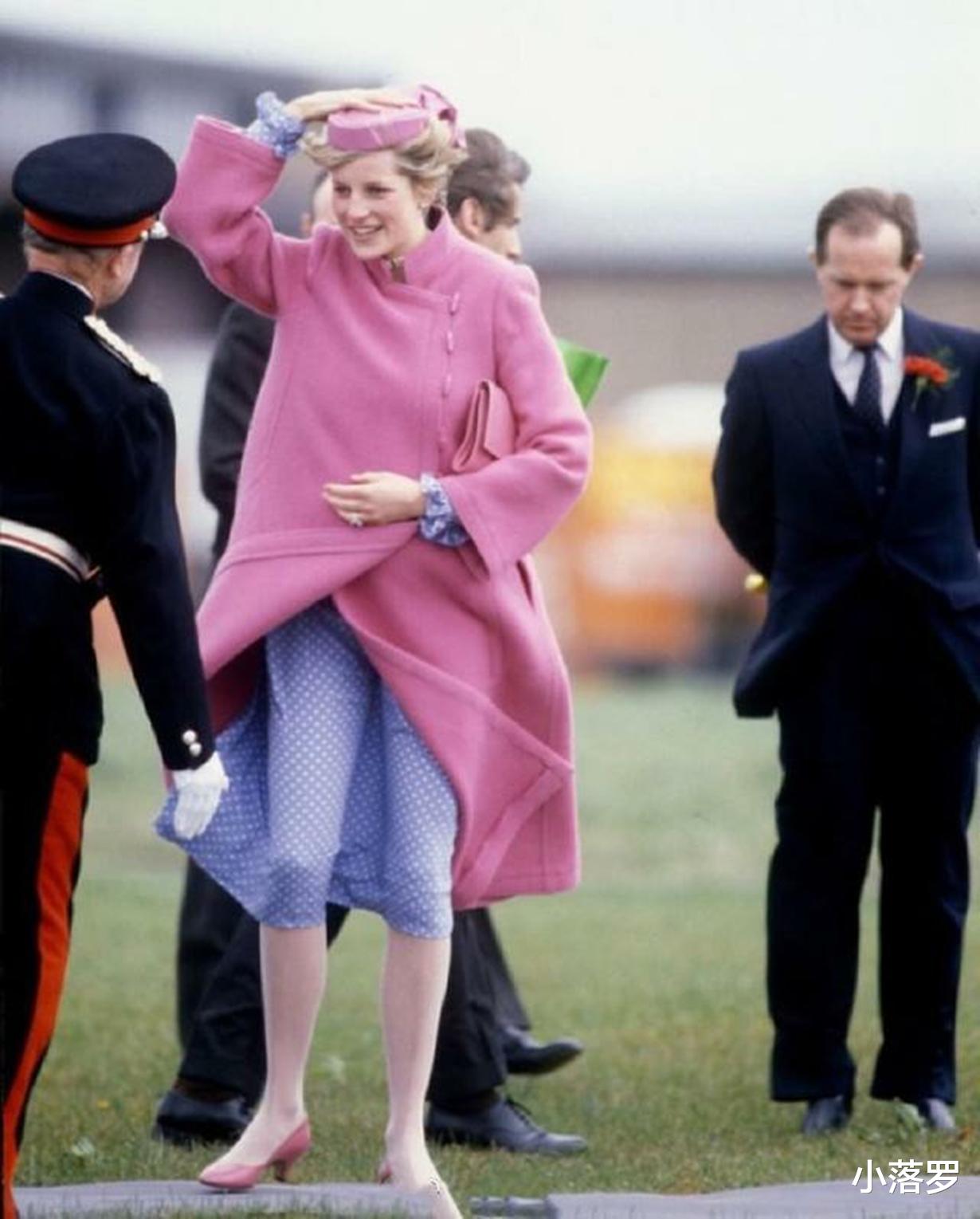 李小龙|吐酒的梦露，打铁砂袋的李小龙，穿黑白泳装的戴安娜：您见过这些照片吗