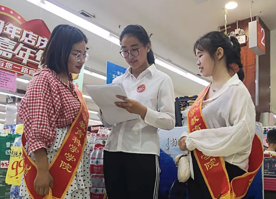 安妈育儿日|大一新生开学在即，准大学生因生活费与父母争吵：3500根本没法活