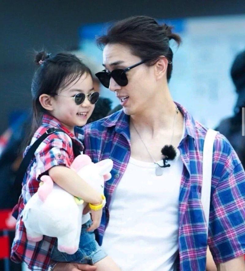 戚薇|戚薇女儿长大啦！参加中国区钢琴总决赛超淡定！小戚薇再实锤！