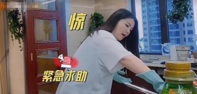 李小萌|中年官宣离婚，12年婚姻宣告破裂，女儿才12岁