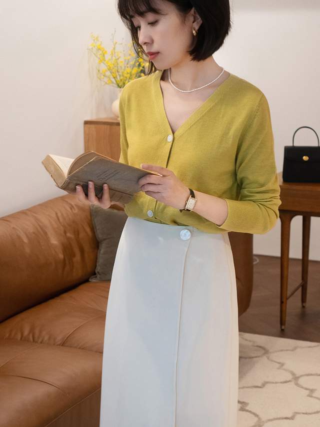 何有强|秋天,怎么穿针织开衫才洋气?搭配半身裙或牛仔裤,美出新高度