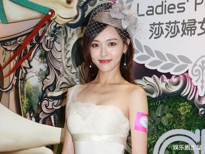 唐嫣|唐嫣活动旧照火了，造型反差太大引起热议，清纯人设备受质疑