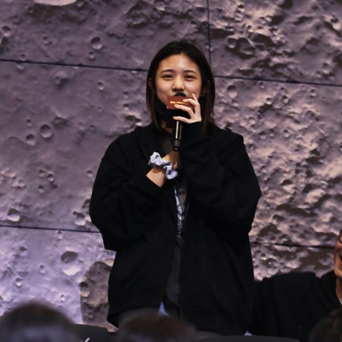 章子怡|沈腾晒完父母旧照之后，章子怡也晒父母旧照，为宣传《父辈》拼了