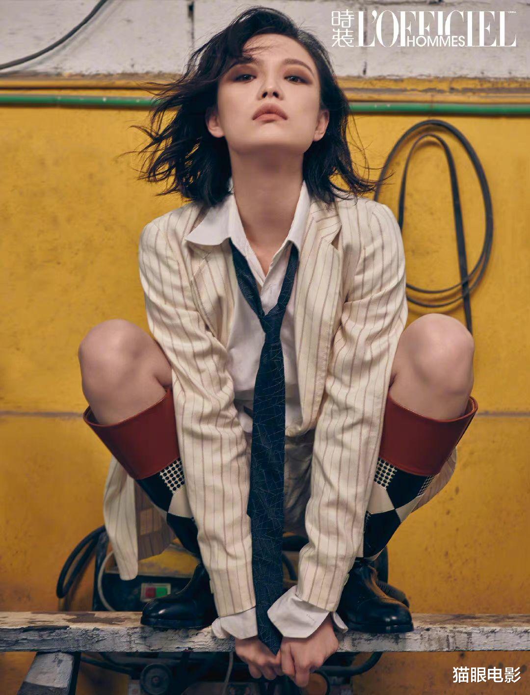 倪妮|33岁倪妮气质绝了，湿发烟熏妆好撩人，面对镜头大秀锁骨