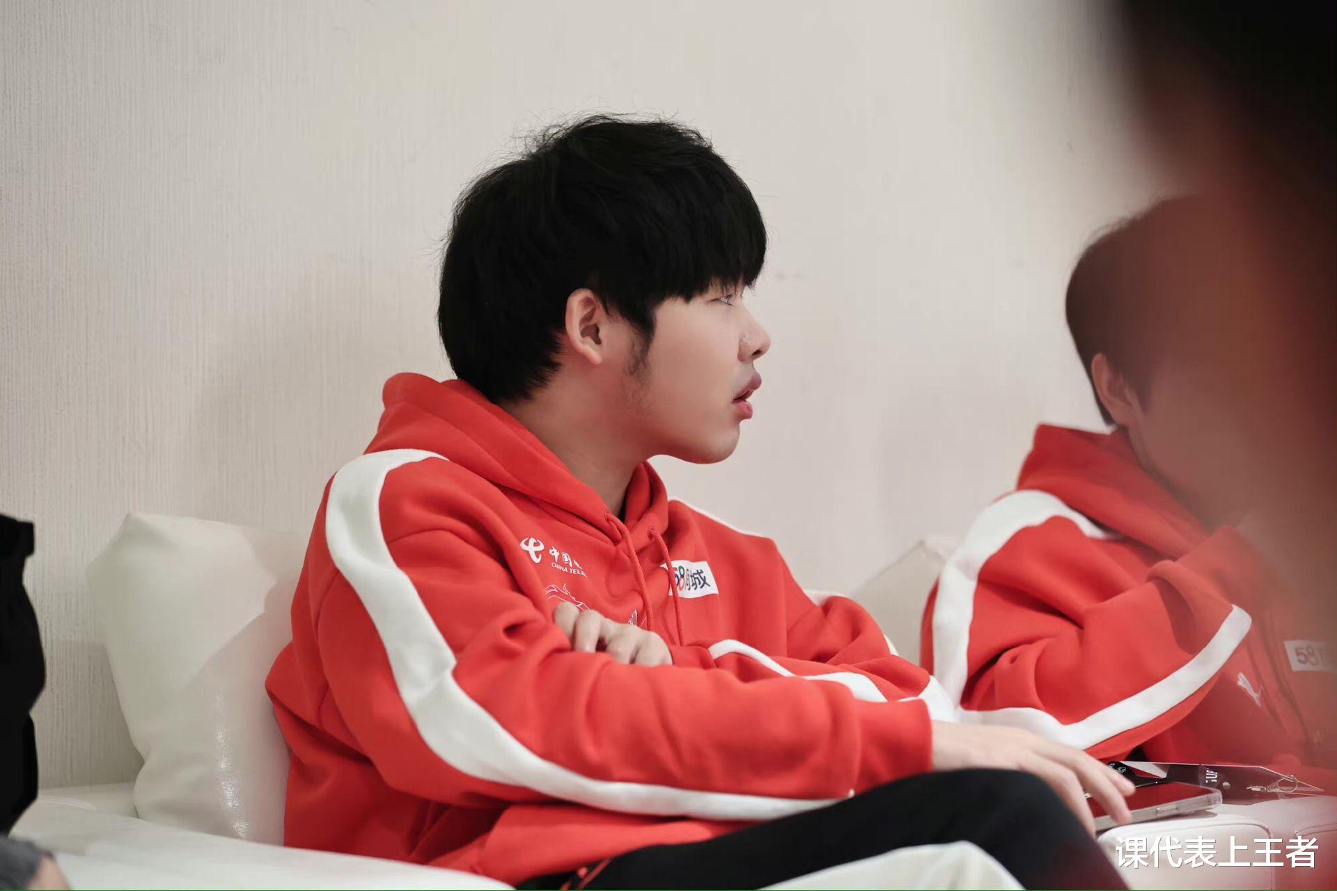 msi|AG主场2：3佛山GK，月光“复古BP”受质疑，千万买初晨练射手？