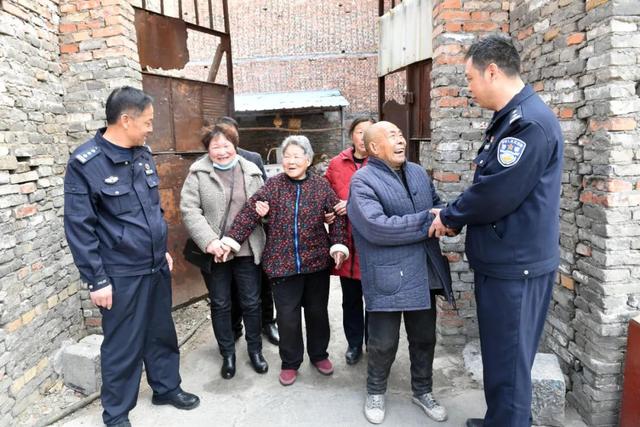 河南都市频道 暖！被好心人收留9年，她终于见到了自己的孩子...