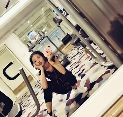 |金晨晒出自己的豪宅,家里装修像宫殿,日子过得像快乐的公主