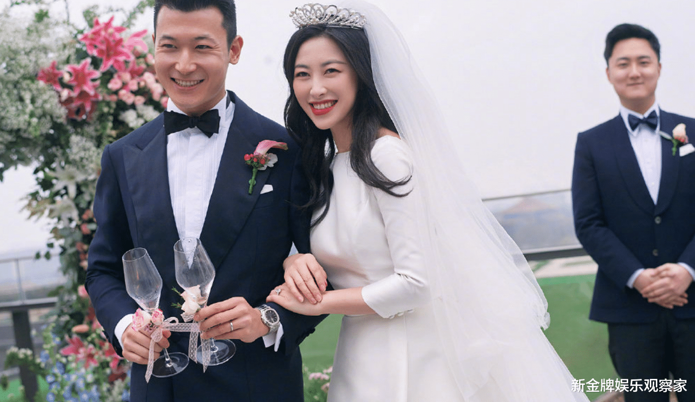 朱珠|37岁朱珠当妈,孩子继承她的大酒窝,老公回复网友时说漏孩子性别