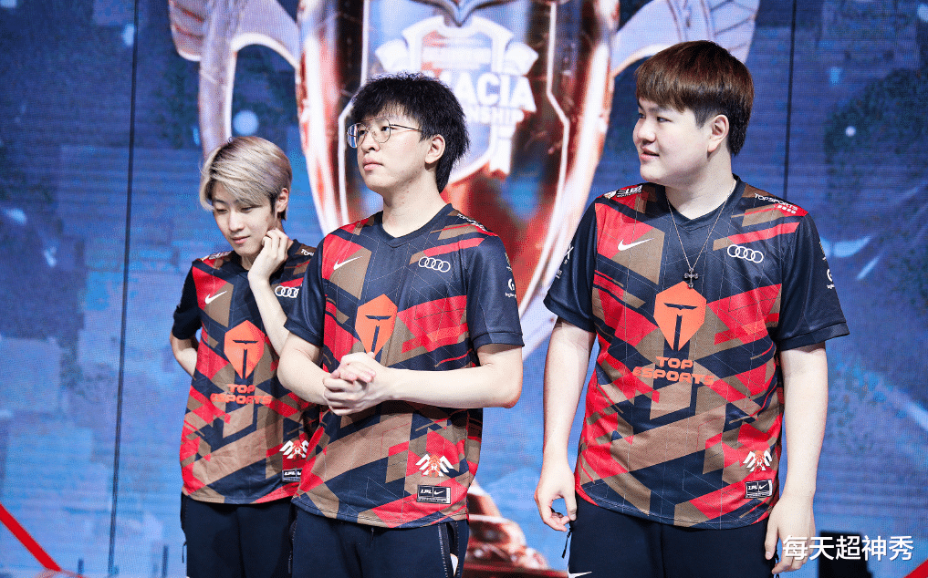 fpx战队|Lwx主宰团战,FPX首局力克TES,Zhuo锤石引发热议