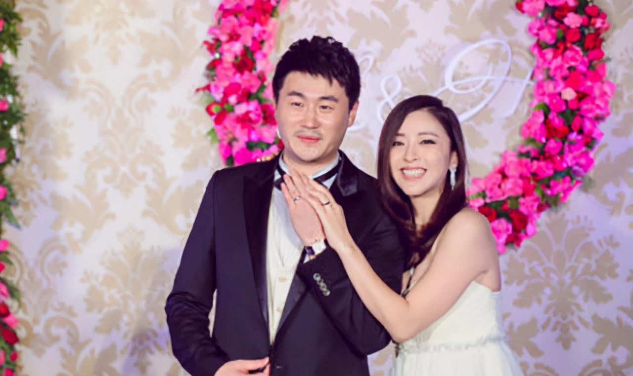 黄小蕾|当红女星黄小蕾：曾勇斗流氓，与单亲母亲双双闪婚