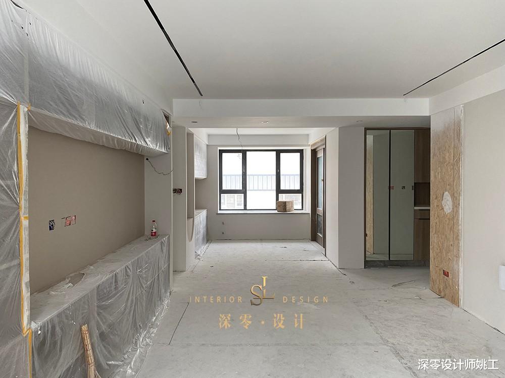 老年小妙招|说成教科书不为过，133㎡精装房，客餐整面打柜子，收纳足不压抑