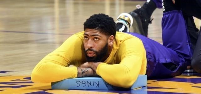 张倩育儿聊|47分22板12助!湖人三巨头首秀不足,失误数难控制,威少又是短板