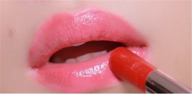口红 每天都“涂口红”的女生，几年后会有什么变化？化妆师说出了实话