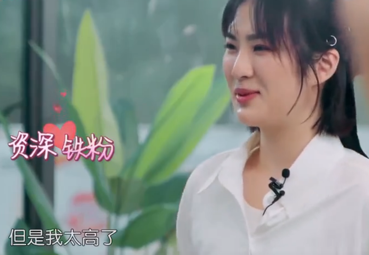 姚安娜|《中餐厅》姚安娜渐入佳境，主动与李小鹏攀谈，彰显良好家教