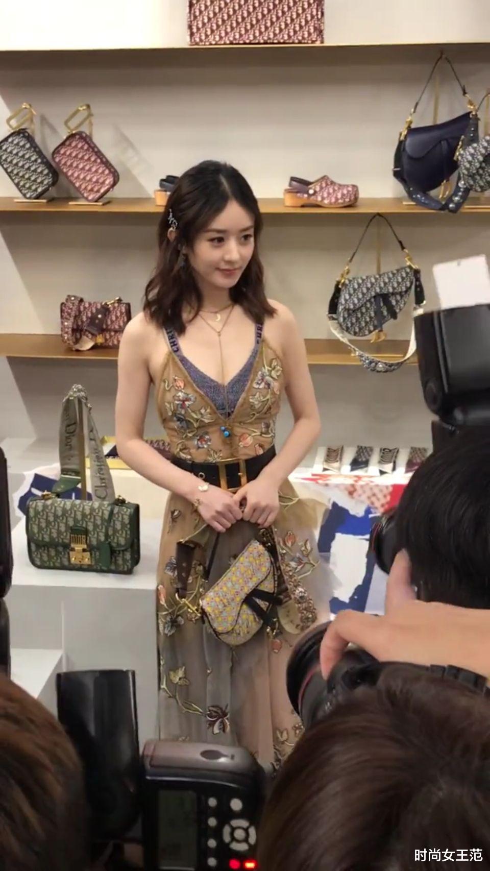 赵丽颖|离开了助理的打光灯,赵丽颖真实模样很憔悴,脸凹陷开始显老了!