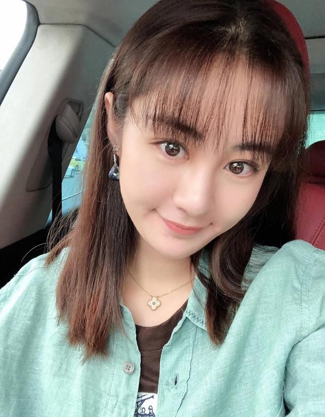 张亮|15岁被赵本山看中，爆红后嫁富豪，老公被判14年，毕畅还好吗？