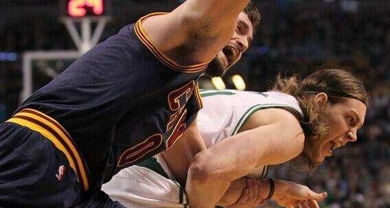 蒂姆·邓肯|揭秘NBA球星体臭多难闻？邓肯熏臭球馆，比赛前要用香水和除臭剂