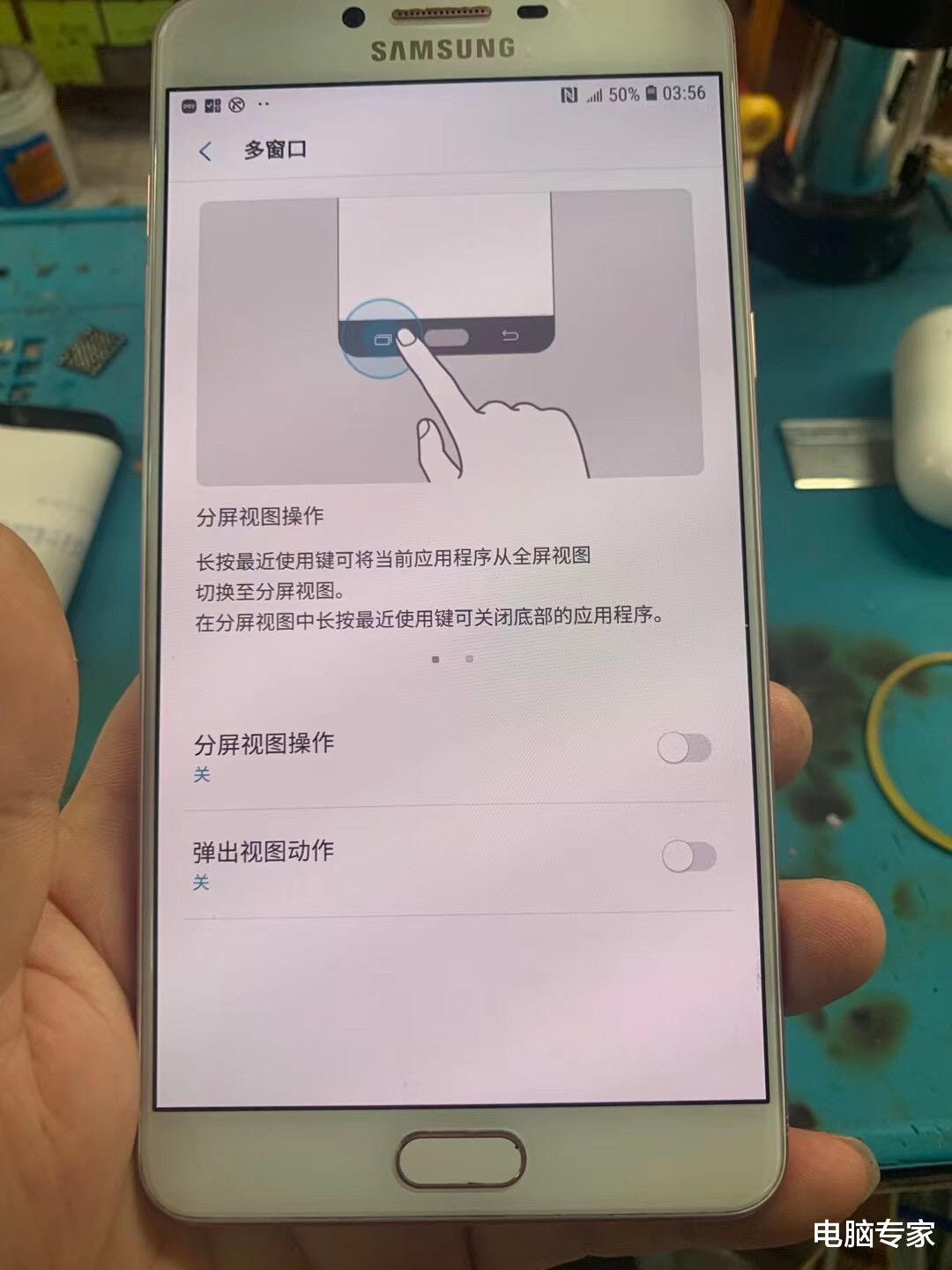 电脑专家 手机在公交车内突然发出女性“尖叫声”，真倒霉，只欣赏了一次！