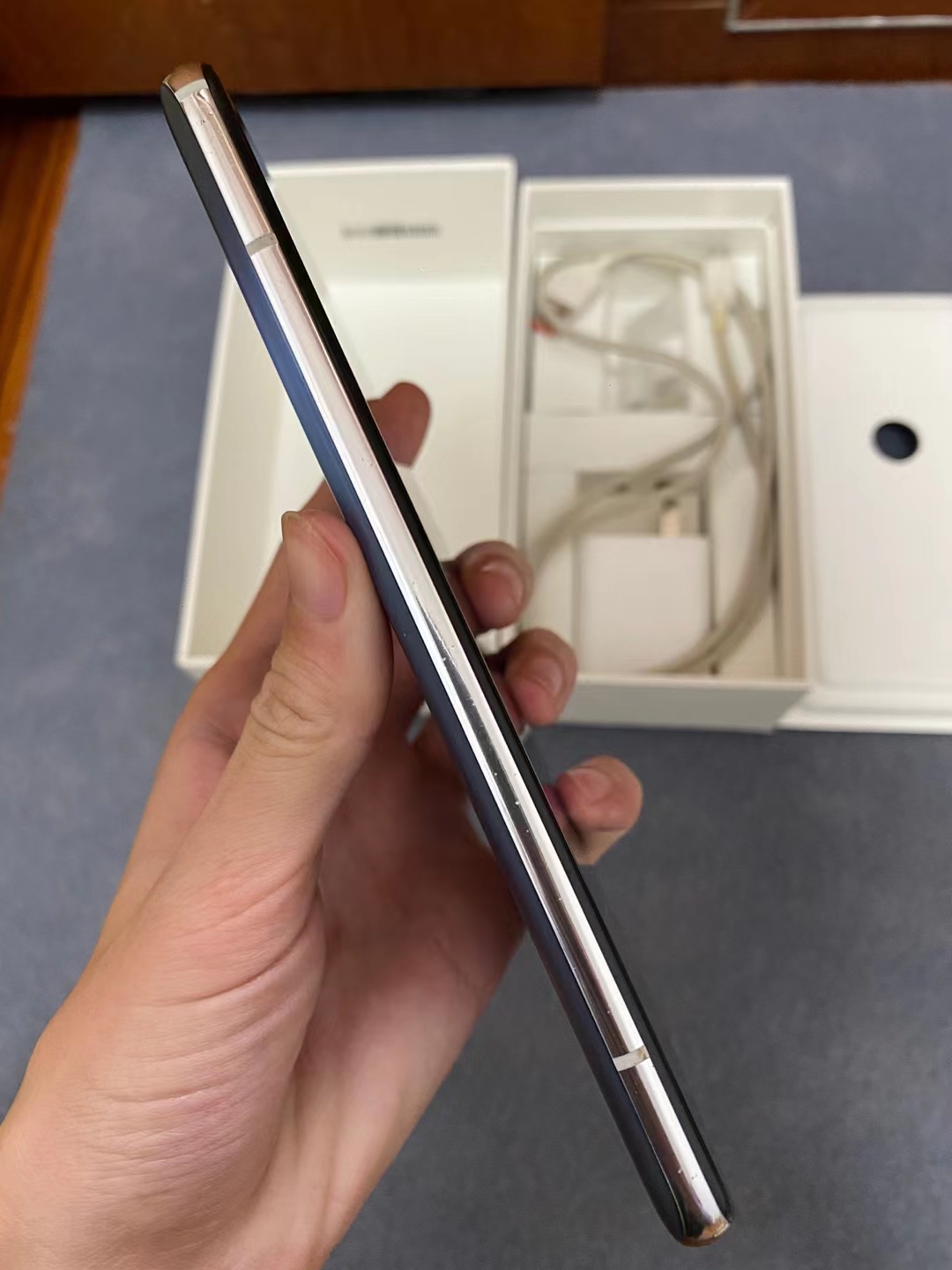 红米性价比和LCD屏组合的“钉子牌”手机