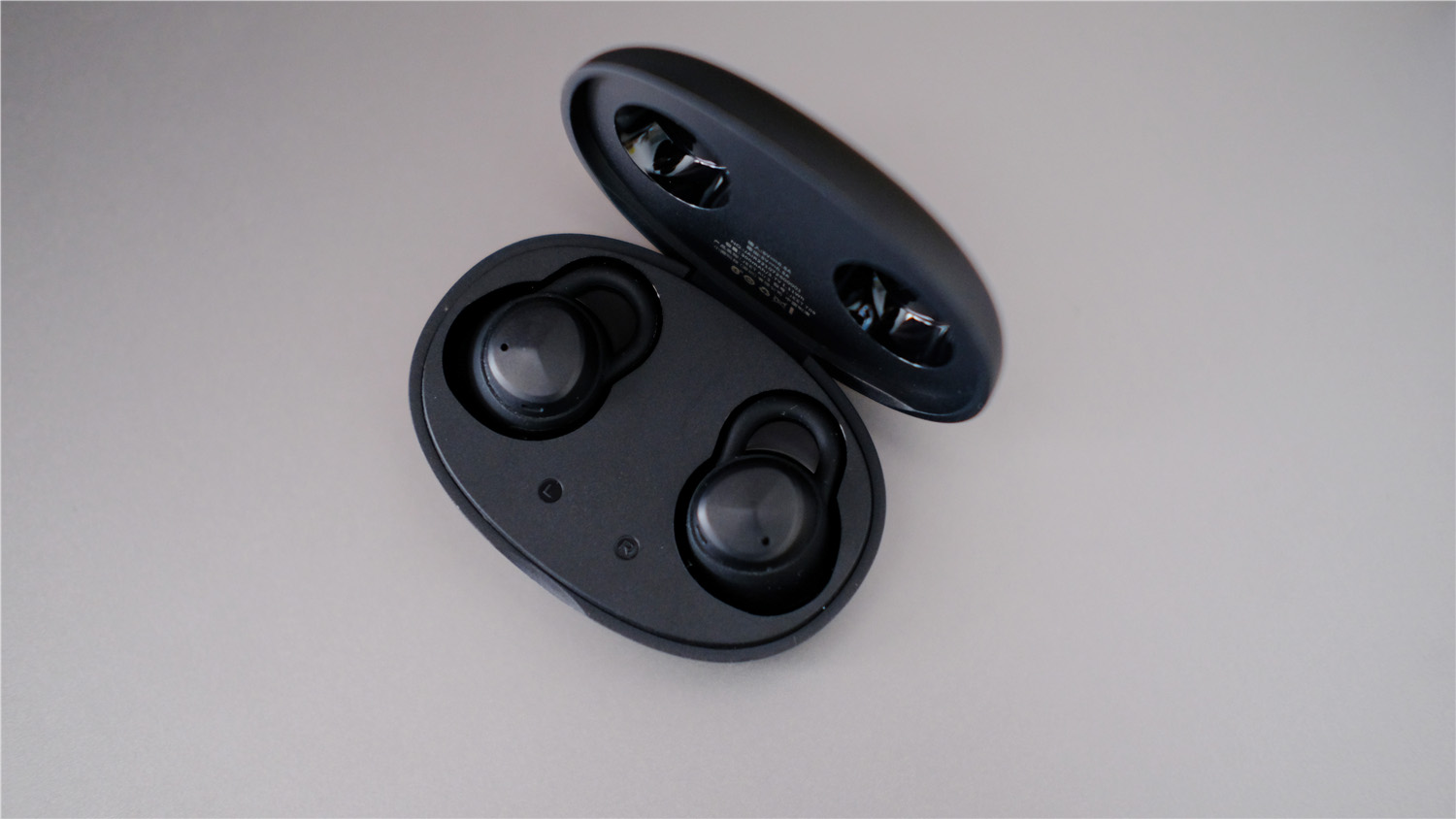 传感器|JEET Air2真无线蓝牙耳机：迷你小巧也舒适，睡前佩戴入睡快！