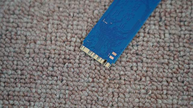 显卡|显卡太贵买不起？用AMD 5700G打造了一台能玩暗黑二重制版的ITX主机
