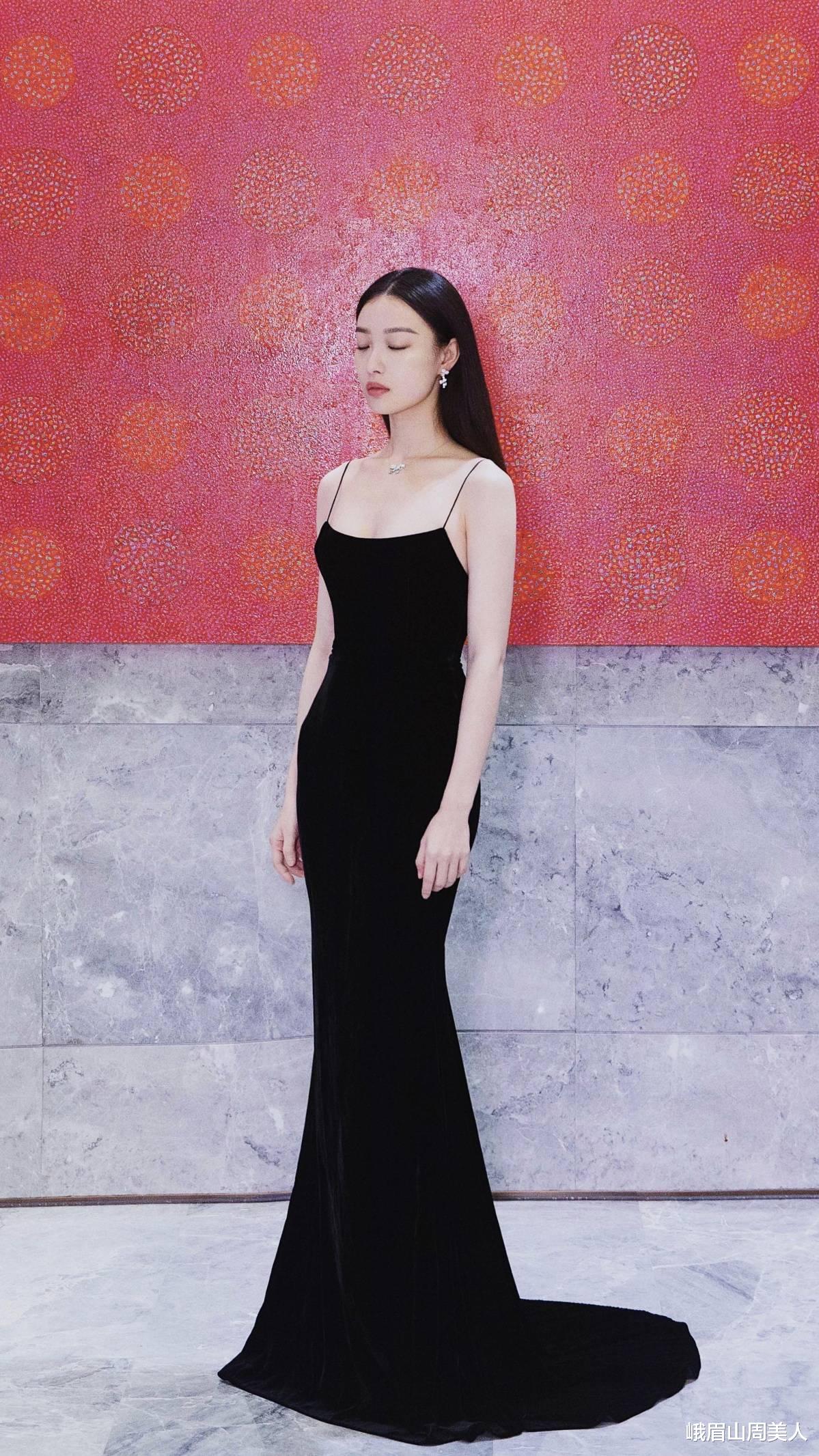 倪妮|倪妮走红毯真放得开，一袭“吊带裙”美成焦点，一般人驾驭不了