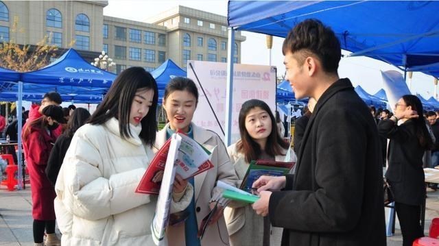 本科生|一类“学历”的毕业生，提前2年就被企业签约，比研究生更抢手？