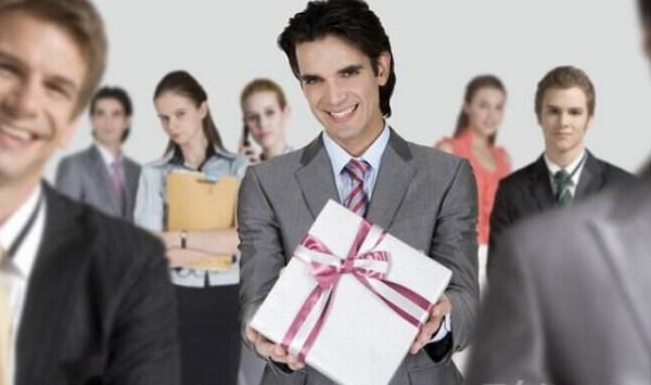 发热的打火机 领导不收礼，可是主动要我的2送字画