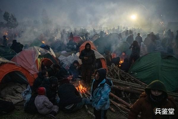 德国|82年未见场景再现！豹2坦克现身前线，德国再次入侵“苏联”？