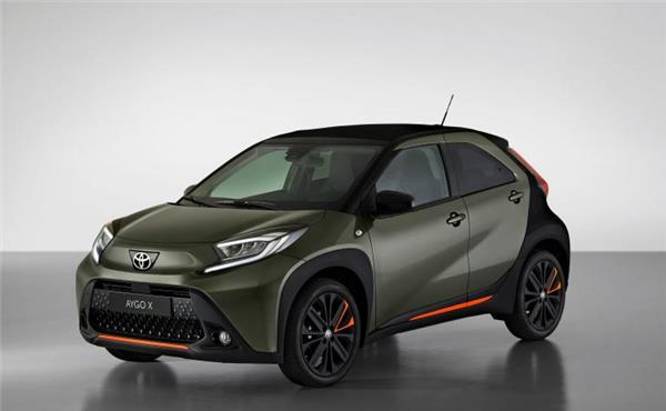 赵月看花花|丰田帆布车顶SUV发布，前包围大尺寸开口设计，油耗4.6L/100km