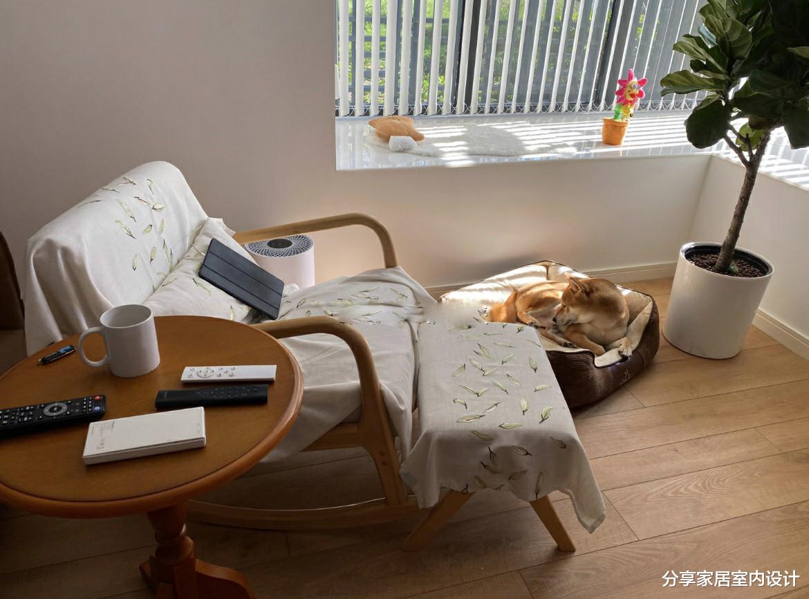 她家小三房，不豪华但很实用，全屋定制的柜子非常满意，分享一下