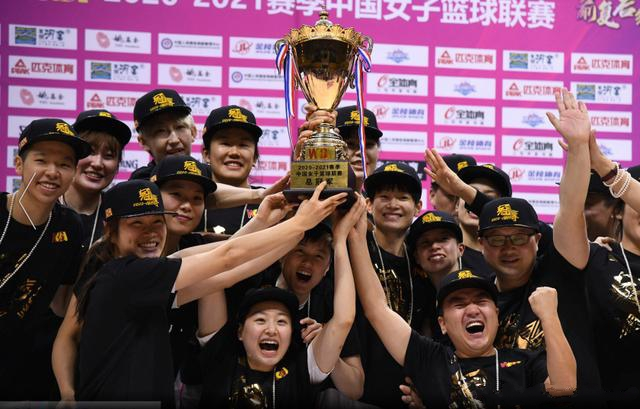 女篮|大结局？女篮2大核心人物加盟四川，李月汝总冠军梦碎！