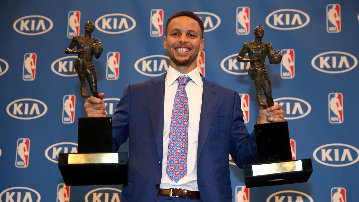 斯蒂芬·库里|库里明天超越张伯伦，总得分升至队史第一