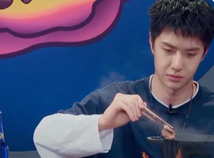 迪士尼|《街舞4》深夜录火锅局惹争议，粉丝心疼王一博，网友嫌弃事太多