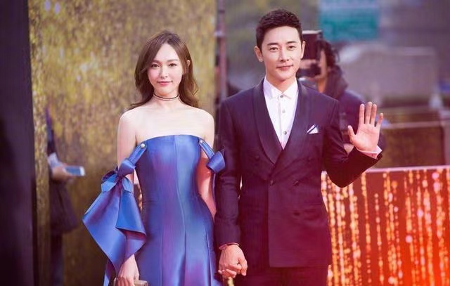 唐嫣|唐嫣女儿正脸照曝光，肉嘟嘟超级可爱，一岁就被送去上学？