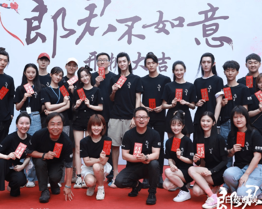 发型|当代古装剧太敷衍！吴宣仪新剧官宣开机，发型却是现代感十足