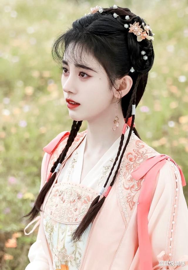 穿衣搭配 还在嘲她“妆容半永久”？这一次，我是真的服气了！