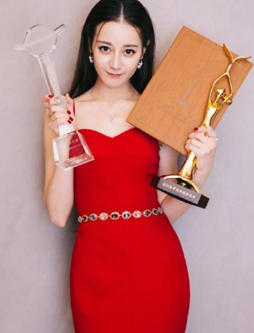 迪丽热巴|21岁出道，26岁封后，多次拒绝富豪求婚，今成娱圈最养眼当红花旦